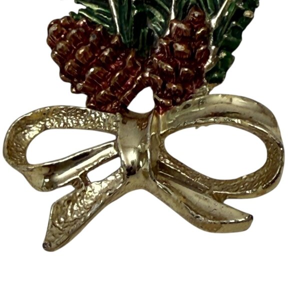 Vintage Christmas Pin Pine Cones and Bow Goldtone Enamel Gerry's Brooch - Picture 6 of 6